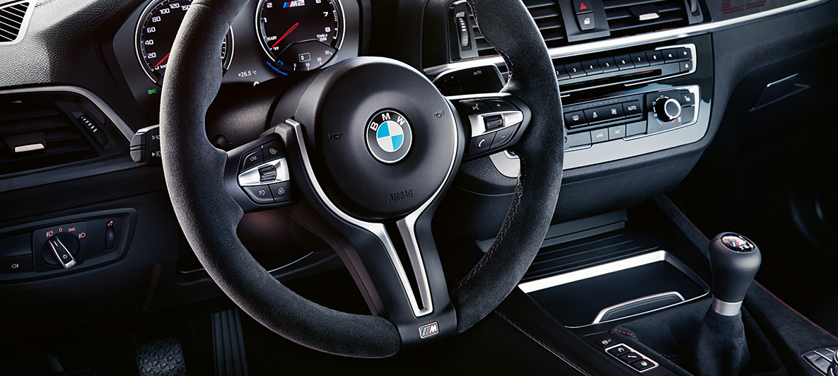 Kokpit BMW M2 CS Kokpit BMW M2 CS F87, niebieski Misano metalizowany, zbliżenie
