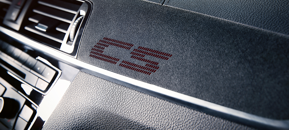 Listwa ozdobna BMW M2 CS Listwa ozdobna BMW M2 CS F87, niebieski Misano metalizowany, zbliżenie