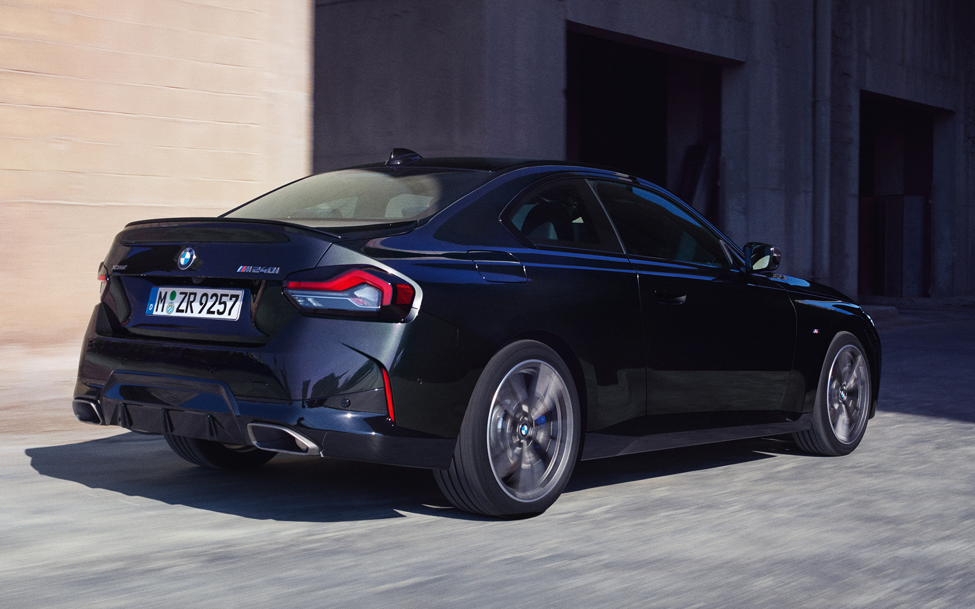 BMW M240i G42 atletyczny tył Atletyczny tył BMW M240i G42