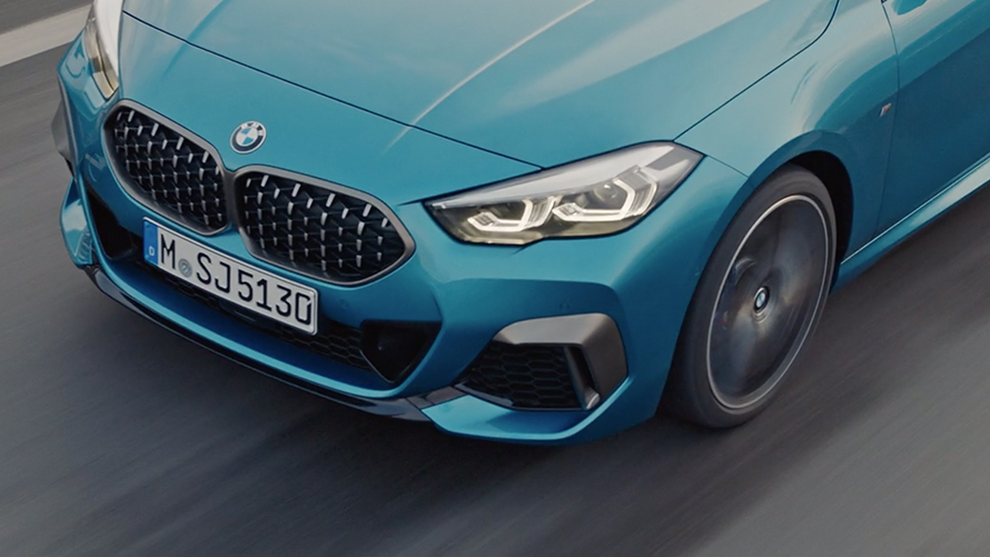 Film na temat BMW M235i xDrive Gran Coupé Film na temat BMW M235i xDrive Gran Coupé 2020 szafirowoczarny metalizowany F44
