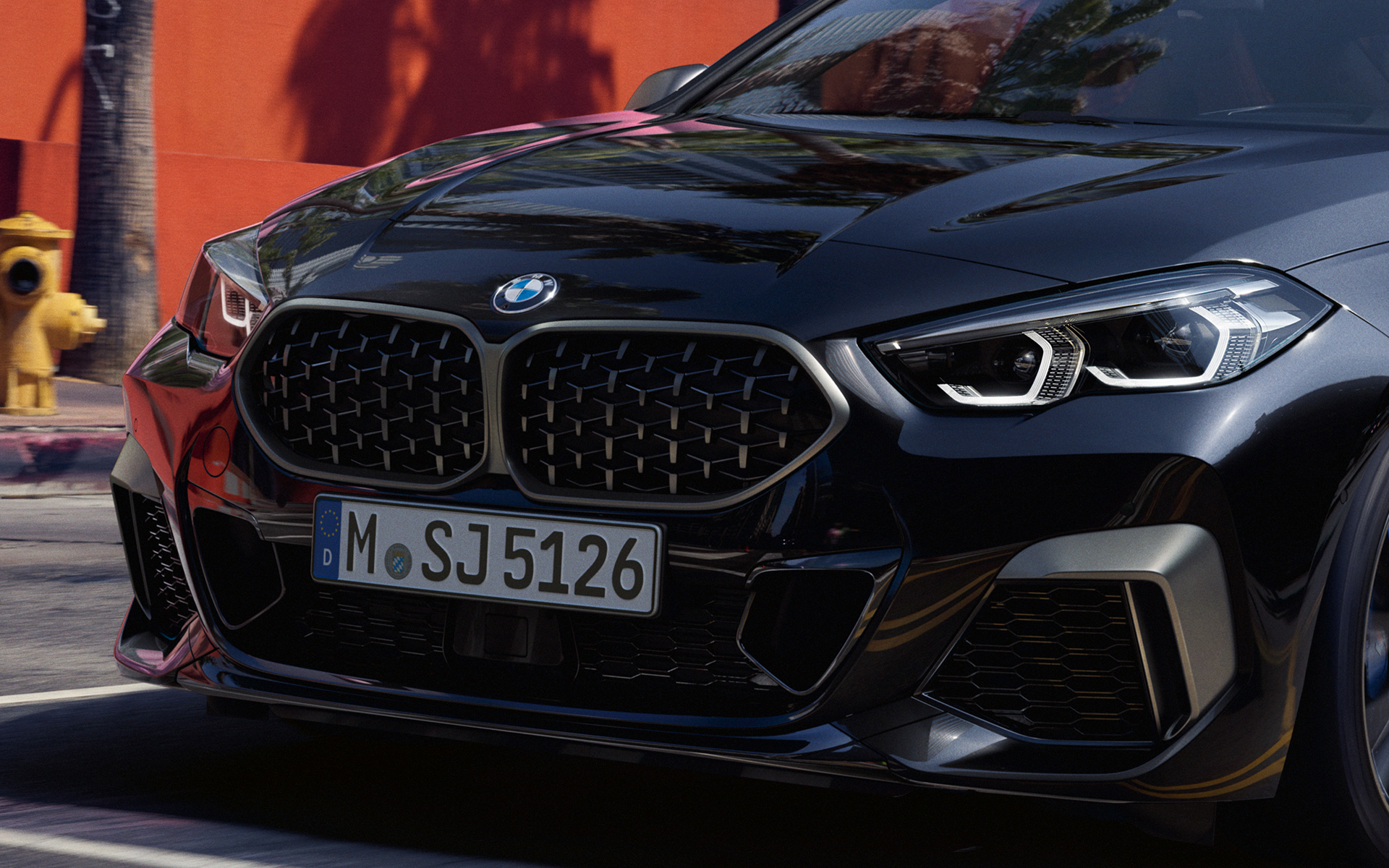 Stylistyka przodu BMW M235i xDrive Gran Coupé F44 Stylistyka przodu BMW M235i xDrive Gran Coupé F44 2020 szafirowoczarny metalizowany przedni półprofil