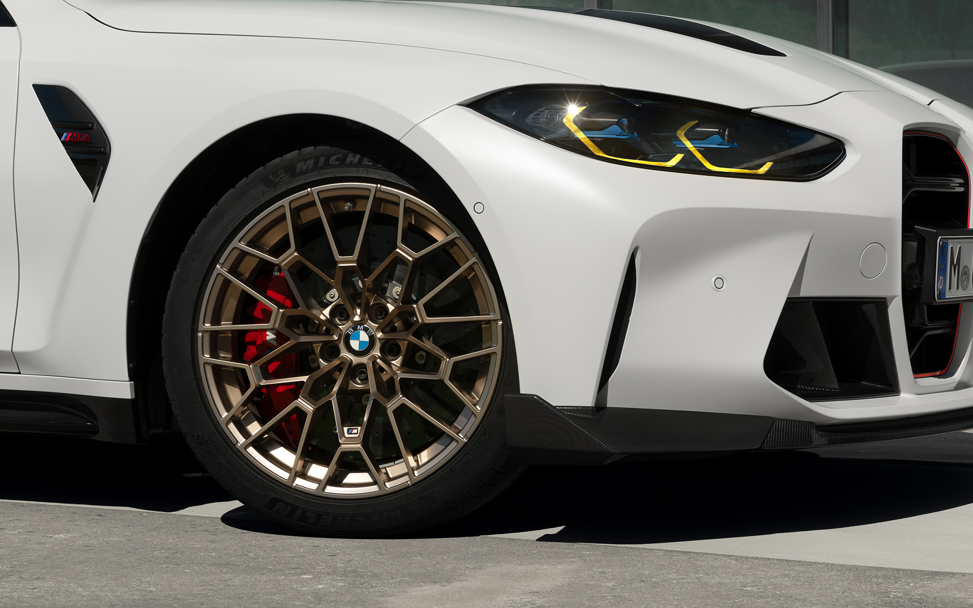 Obręcze kół ze stopów lekkich w ekskluzywnej stylistyce CS z oponami torowymi BMW M3 CS G80 BMW M3 CS G80 obręcze kół ze stopów lekkich w ekskluzywnej stylistyce CS z oponami torowymi