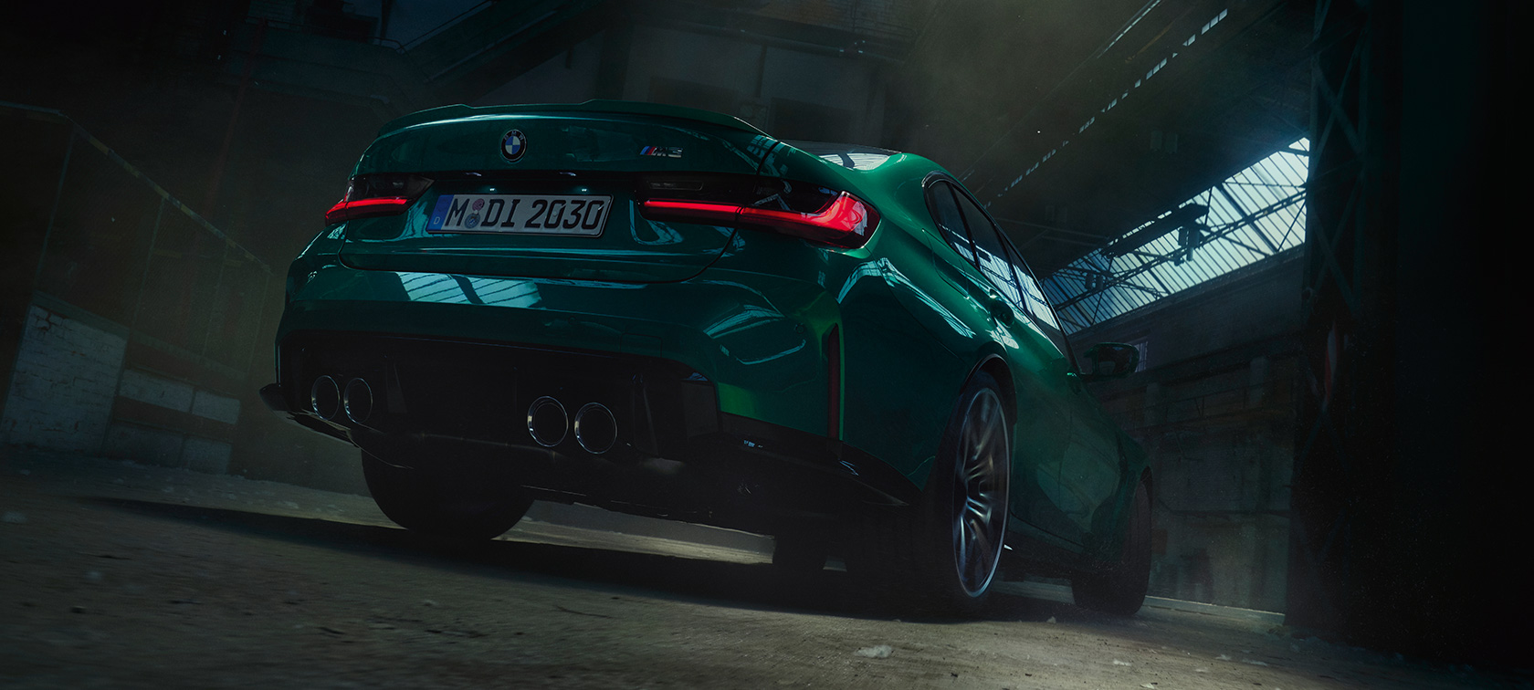 BMW M3 Limuzyna G80 2020, tylny półprofil, ujęcie z dołu BMW M3 Limuzyna G80 2020, zielony Isle of Man, metalizowany, tylny półprofil, ujęcie z dołu