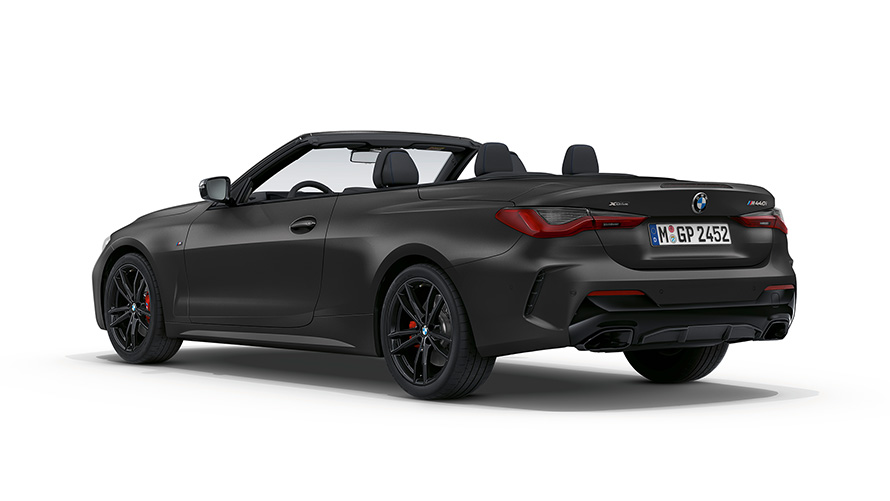 BMW M440i xDrive Cabrio G23 2020 BMW Individual mroźny głęboki szary metalizowany tylny półprofil przy otwartym miękkim dachu
