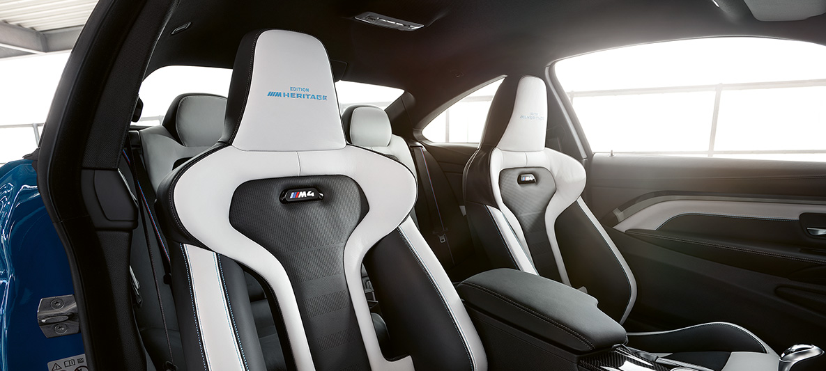 BMW M4 Coupé, M Heritage Edition fotele M Sport w Bicolour Silverstone / Black with contrast seams in Blue BMW M4 Coupé, M Heritage Edition, edycja specjalna, fotele M Sport Bicolour Silverstone / Black with contrast seams in Blue