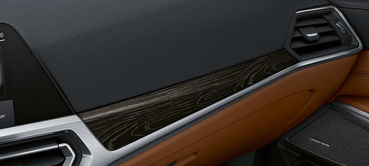 Listwy ozdobne BMW Individual z drewna szlachetnego, BMW M4 Coupé 2020 G82, wnętrze Listwy ozdobne BMW Individual z drewna szlachetnego Fineline, czarne ze srebrnym połyskiem, porowate, BMW M4 Coupé Individual G82 2020, wnętrze