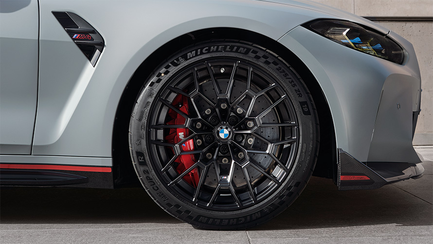 Opony Ultra Track dedykowane do CSL na lekkich obręczach kół BMW M4 CSL G82 BMW M4 CSL G82 lakier specjalny BMW Individual mroźny szary Brooklyn BMW Individual metalizowany opony Ultra Track dedykowane do CSL na lekkich obręczach kół