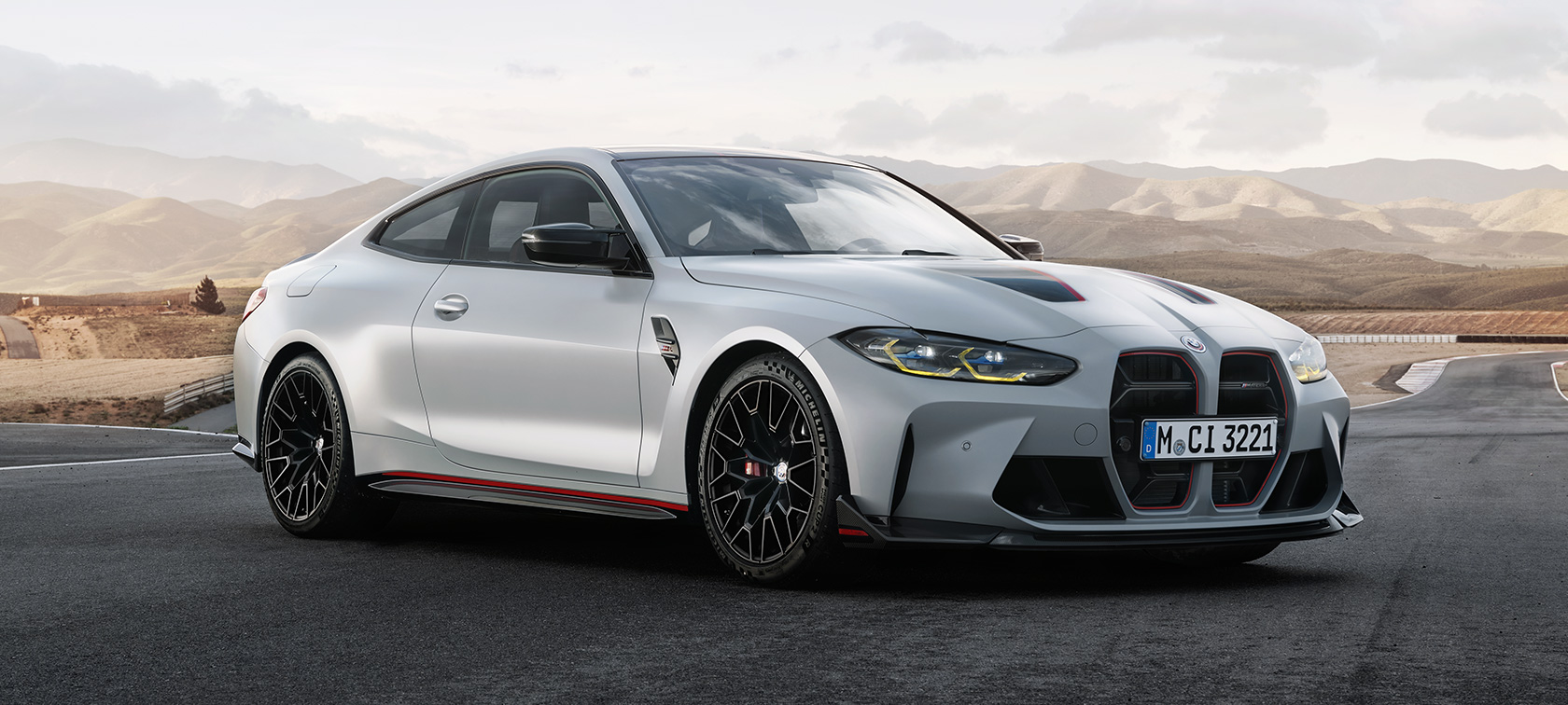 BMW M4 CSL G82 przedni półprofil BMW M4 CSL G82 lakier specjalny BMW Individual mroźny szary Brooklyn BMW Individual metalizowany przedni półprofil