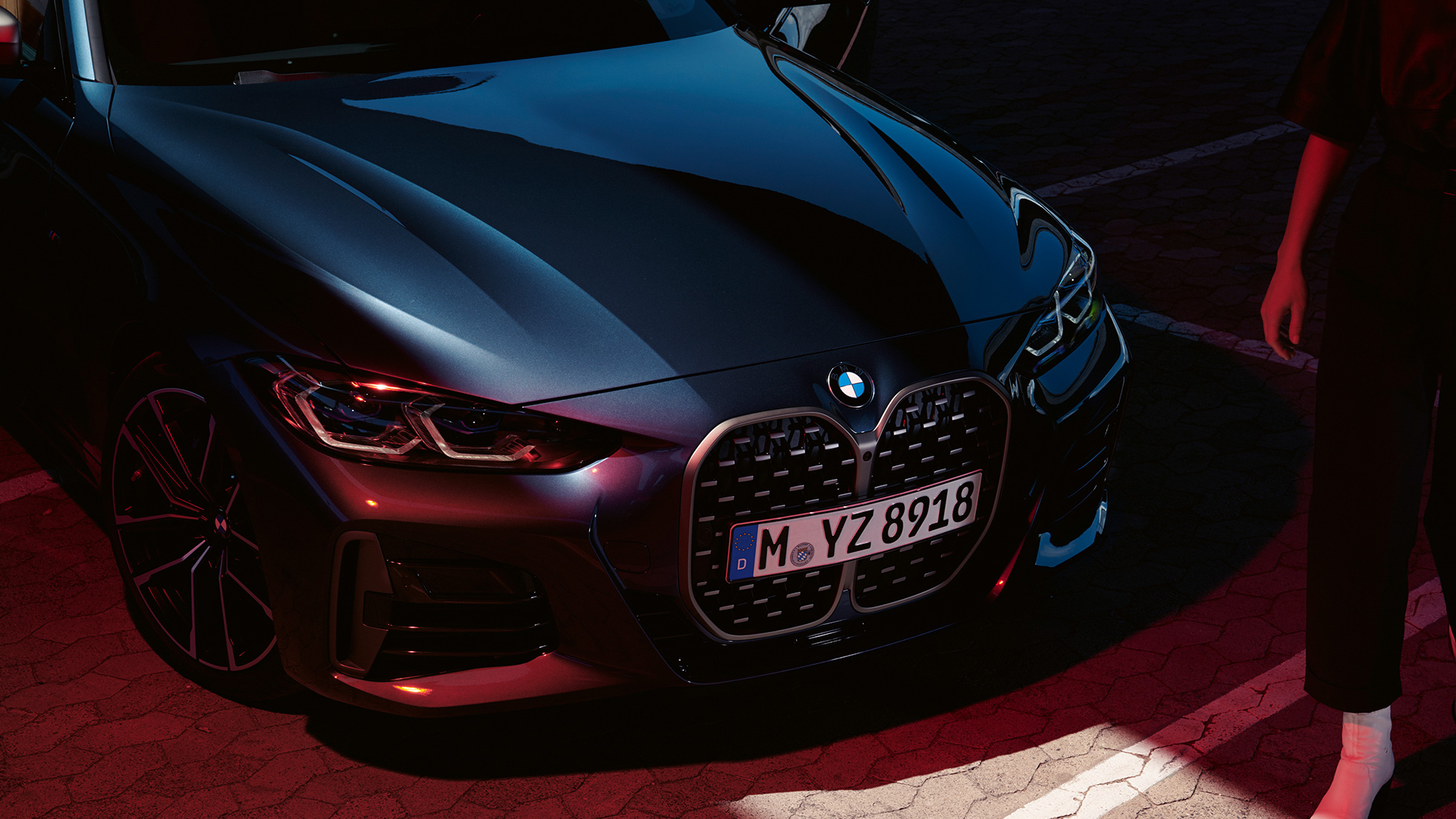 Atrapa chłodnicy w BMW M440i xDrive Coupé G22 2020 BMW M440i xDrive Coupé G22 2020, niebieski Arctic Race, metalizowany, przedni półprofil, atrapa chłodnicy BMW
