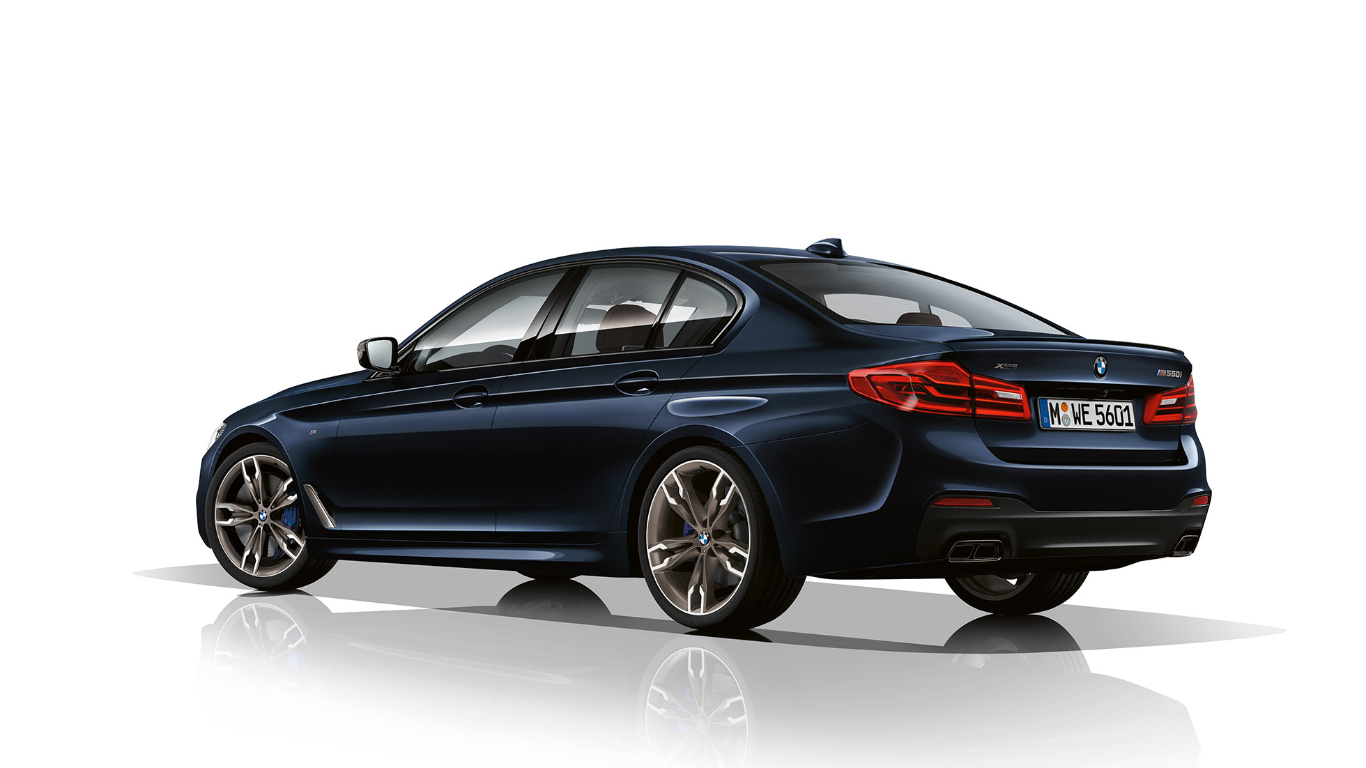 Hamulce sportowe M. BMW M550i oraz BMW M550d, stylistyka – tylny półprofil.