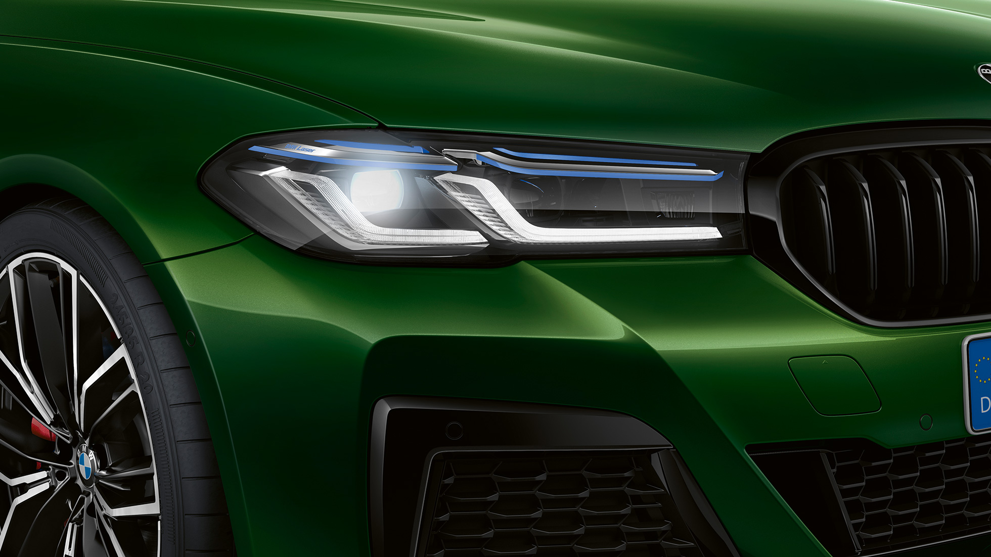 Lampy BMW Individual Shadow Line BMW M550i xDrive Limuzyna G30 LCI Facelift 2020 Lampy BMW Individual Shadow Line BMW M550i xDrive Limuzyna G30 LCI Facelift 2020 BMW Individual, Verde Ermes metalizowany zbliżenie przodu