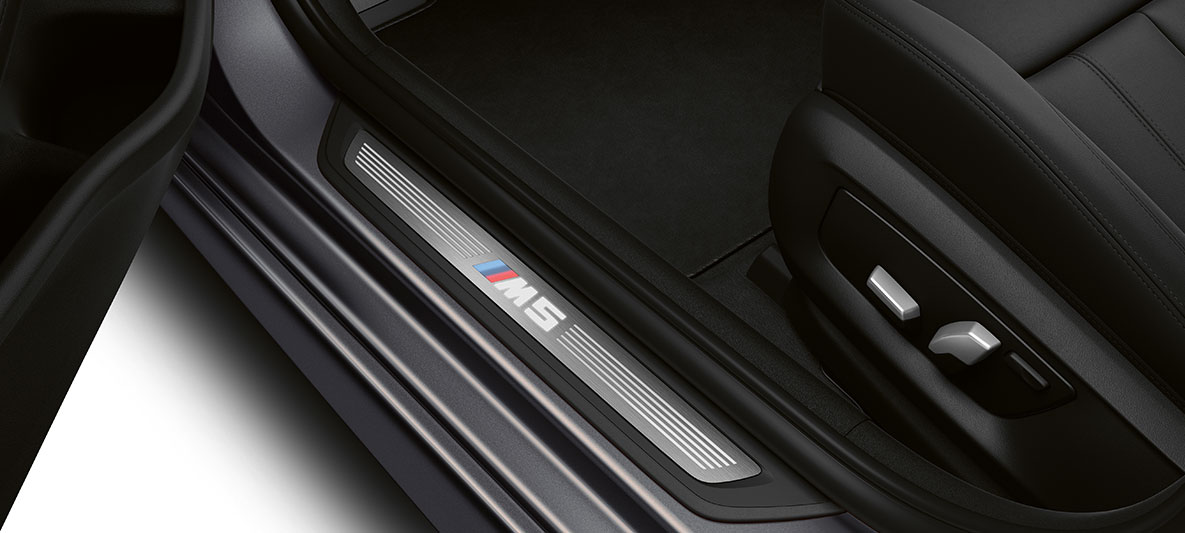 Listwy progowe z napisem M5 BMW M5 F90 LCI Facelift 2020, wnętrze Listwy progowe z napisem M5 BMW M5 F90 LCI Facelift 2020, wnętrze