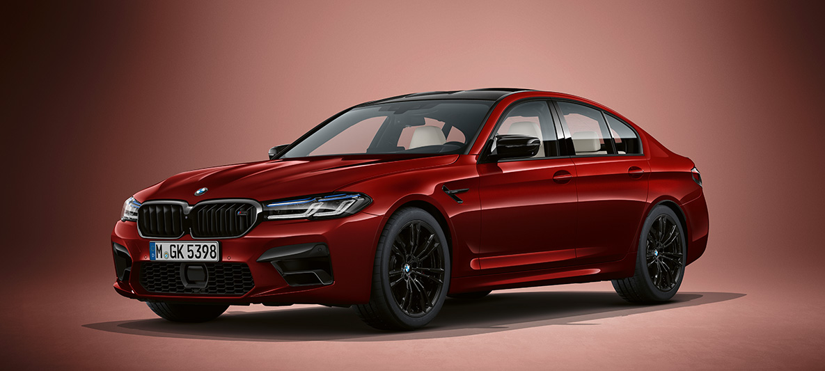 BMW Individual BMW M5 Limuzyna F90 2020, czerwony awenturyn metalizowany BMW Individual BMW M5 Limuzyna F90 LCI Facelift 2020, czerwony awenturyn metalizowany przedni półprofil
