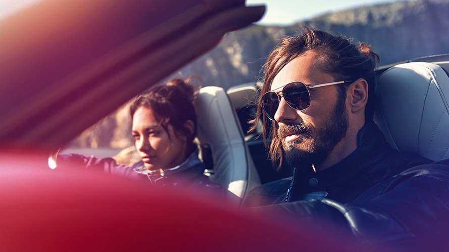 Kobieta i mężczyzna w BMW BMW Financial Services, leasing BMW, Kobieta i mężczyzna w BMW