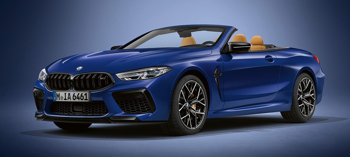 BMW Individual M8 Cabrio w metalizowanym kolorze niebieskiego tanzanitu BMW Individual. BMW Individual M8 Cabrio w metalizowanym kolorze niebieskiego tanzanitu BMW Individual, przedni półprofil.