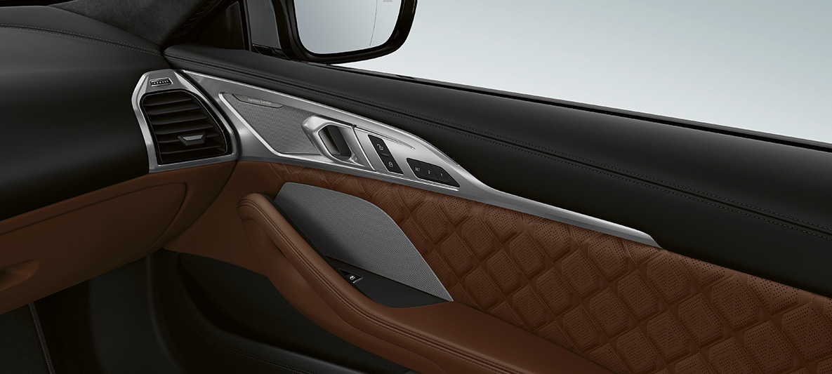 System dźwięku Bowers & Wilkins Diamond Surround. BMW M8 Coupé, wnętrze z systemem dźwięku Bowers & Wilkins Diamond Surround.