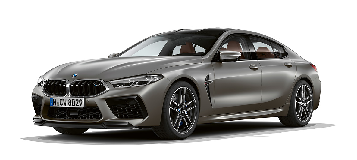 Półprofil boczny BMW M8 Gran Coupé Półprofil boczny BMW M8 Gran Coupé F93 2020 w kolorze mroźnego ciemnego srebra BMW Individual