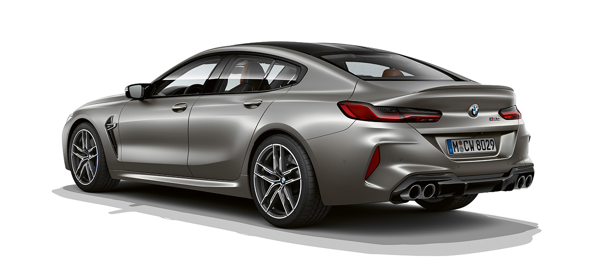 Tylny półprofil BMW M8 Gran Coupé Tylny półprofil BMW M8 Gran Coupé F93 2020 w kolorze mroźnego ciemnego srebra BMW Individual