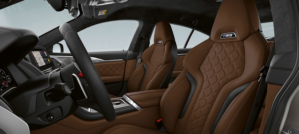 Fotele sportowe M w skórze Merino w BMW M8 Gran Coupé Fotele sportowe z logo M8 w skórze Merino we wnętrzu BMW M8 Gran Coupé F93 2020