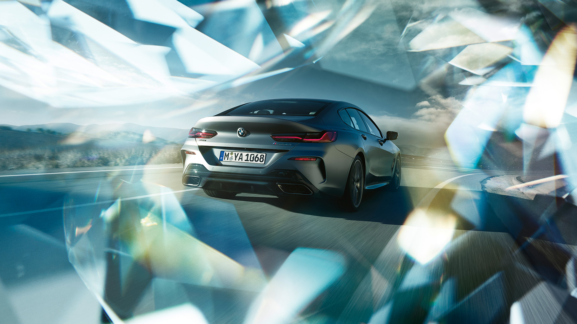 Tylny półprofil BMW M850i xDrive Gran Coupé Tylny półprofil BMW M850i xDrive Gran Coupé G16 2019 w metalizowanym kolorze mroźnego bazaltu BMW Individual