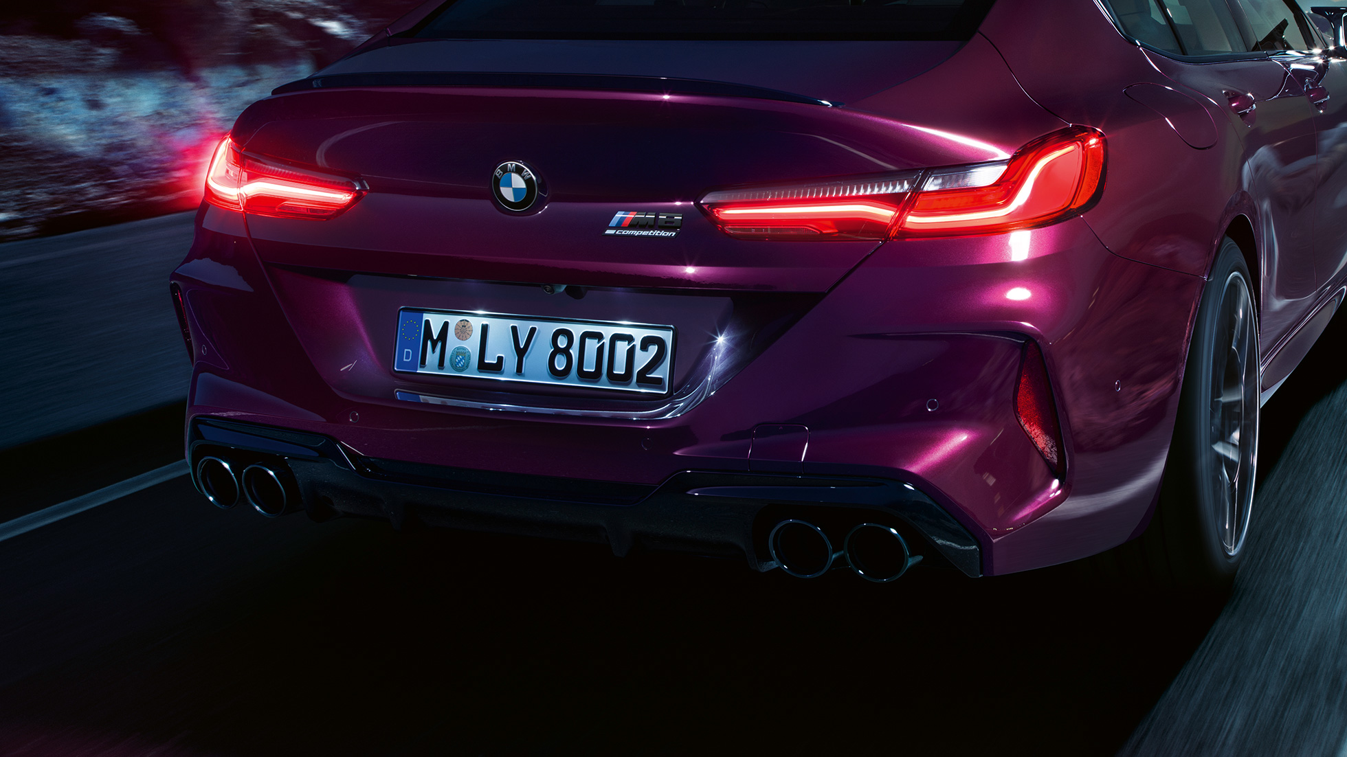 BMW M8 Competition Gran Coupé, zbliżenie tyłu BMW M8 Competition Gran Coupé F93 2020 w metalizowanym kolorze ametrynu BMW Individual, zbliżenie tyłu