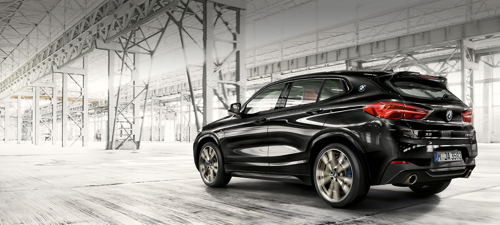 Tylny półprofil BMW X2 M35i BMW X2 M35i, szafirowoczarny, metalizowany F39, tylny półprofil