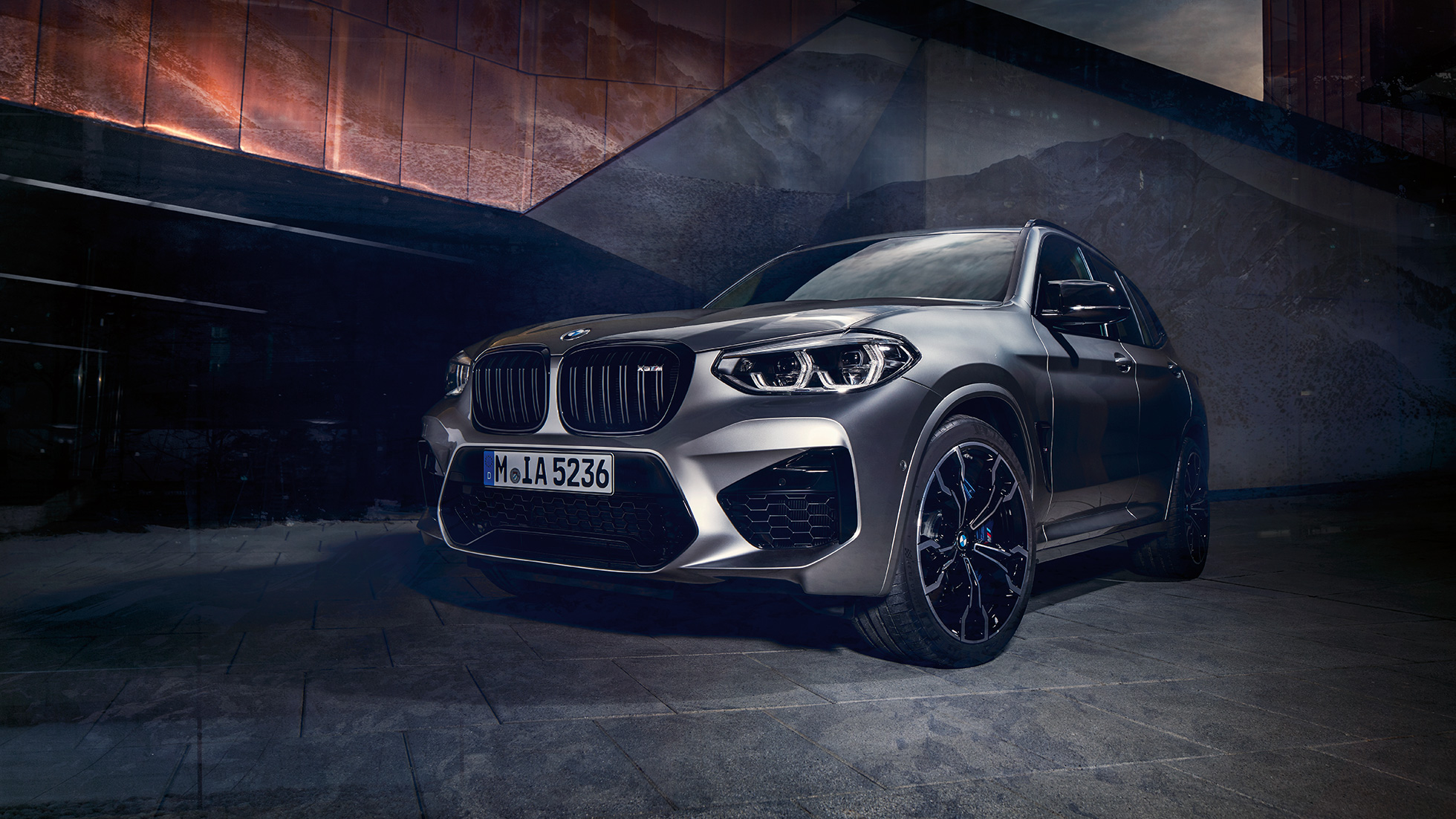 BMW X3 M Competition, przedni półprofil. BMW X3 M Competition, szary Donington metalizowany, wygląd zewnętrzny, przedni półprofil.