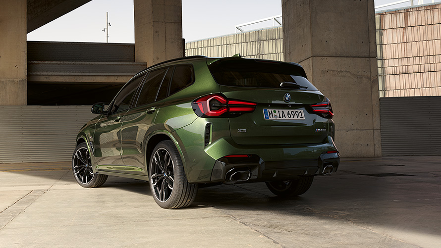 BMW X3 M40i G01 LCI modernizacja 2021 zielony malachit metalizowany tylny półprofil podczas postoju