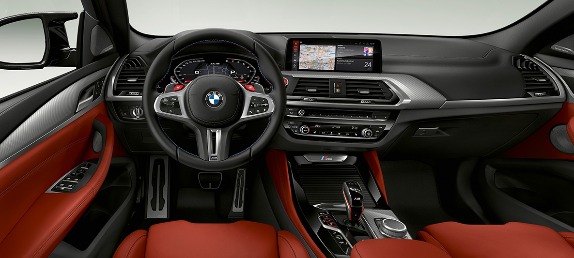BMW X4 M, kierownica skórzana M. BMW X4 M, wnętrze, kokpit, kierownica skórzana M ze specyficznym kontrastującymi szwami M.