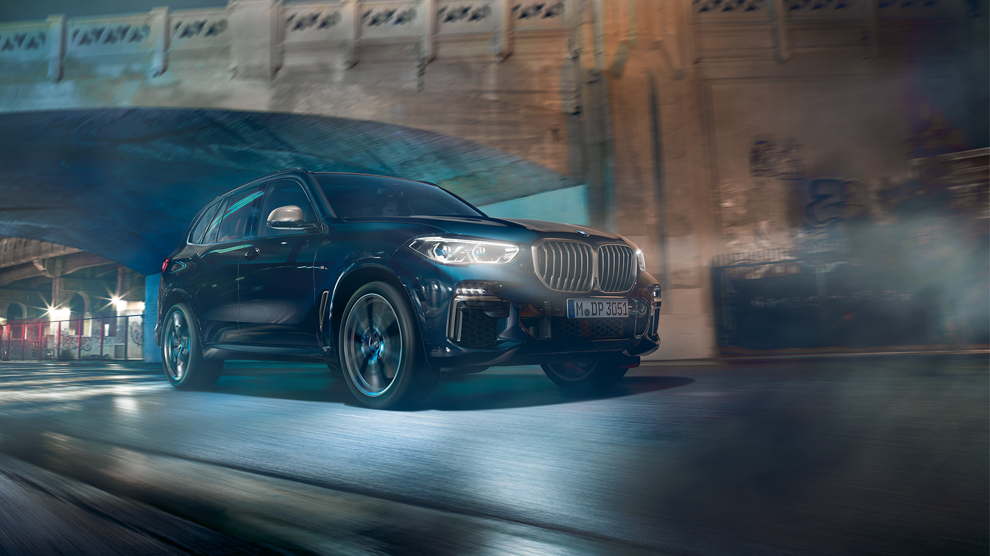 BMW X5 M50i z 8-cylindrowym silnikiem benzynowym M TwinPower Turbo BMW X5 M50i z 8-cylindrowym silnikiem benzynowym M TwinPower Turbo G05 czarny karbon metalizowany, boczny półprofil