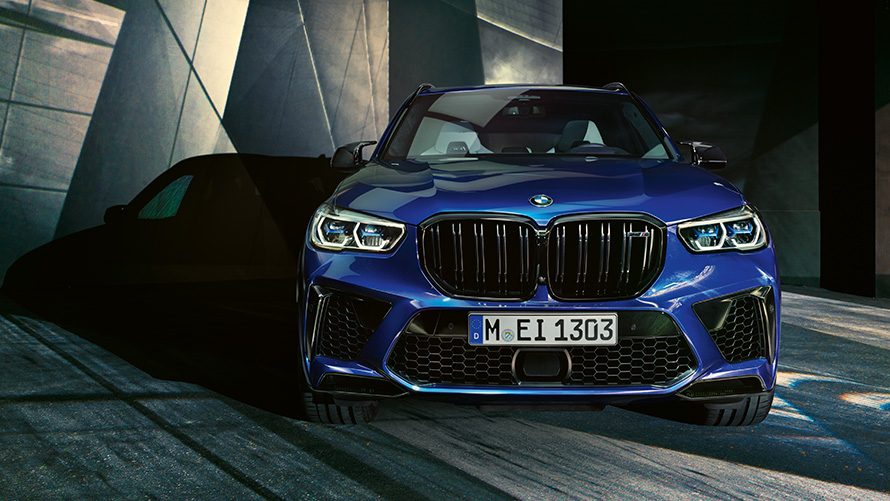 BMW X5 M Competition F95 dane techniczne BMW X5 M Competition F95 2020 SUV niebieski Marina Bay metalizowany widok z przodu dane techniczne