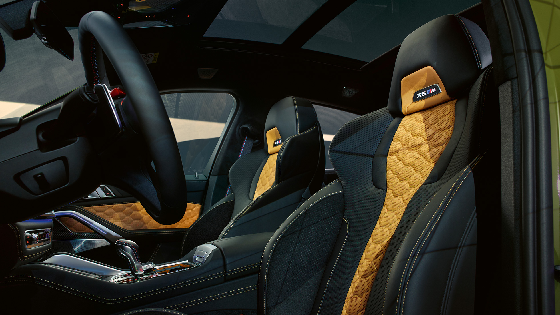 Fotele wielofunkcyjne M w BMW X6 M Competition Fotele wielofunkcyjne M w BMW X6 M Competition F96 2020 wnętrze
