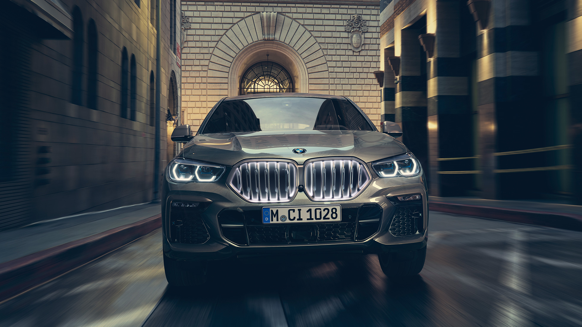 BMW X6 M50d z 6-cylindrowym silnik wysokoprężnym M TwinPower Turbo BMW X6 M50d z 6-cylindrowym silnikiem wysokoprężnym M TwinPower Turbo G06 Manhattan metalizowany widok z przodu