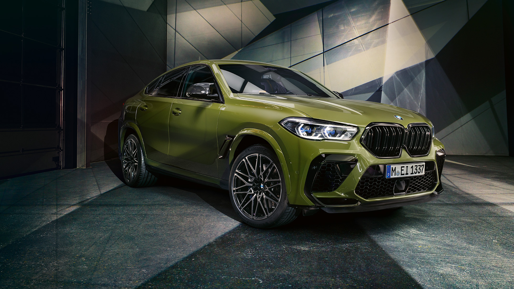 Atrapa chłodnicy M BMW X6 M Competition Atrapa chłodnicy M BMW X6 M Competition F96 lakier specjalny BMW Individual Urban Green przedni półprofil