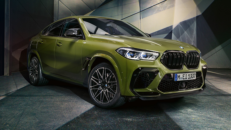 BMW Financial Services do BMW X6 M Competition F96 2020 BMW Financial Services do BMW X6 M Competition F96 2020 SUV przedni półprofil podczas postoju