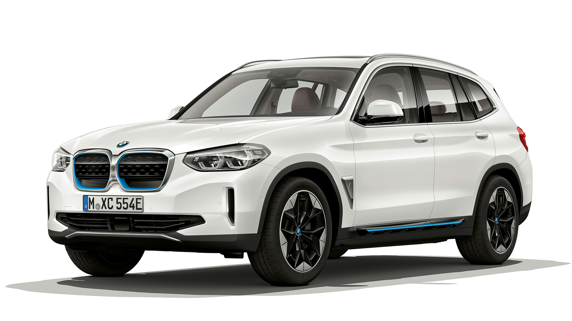 BMW iX3 G08, model Impressive, przedni półprofil BMW iX3 G08 2020, model Impressive, biel mineralna, metalizowany, przedni półprofil