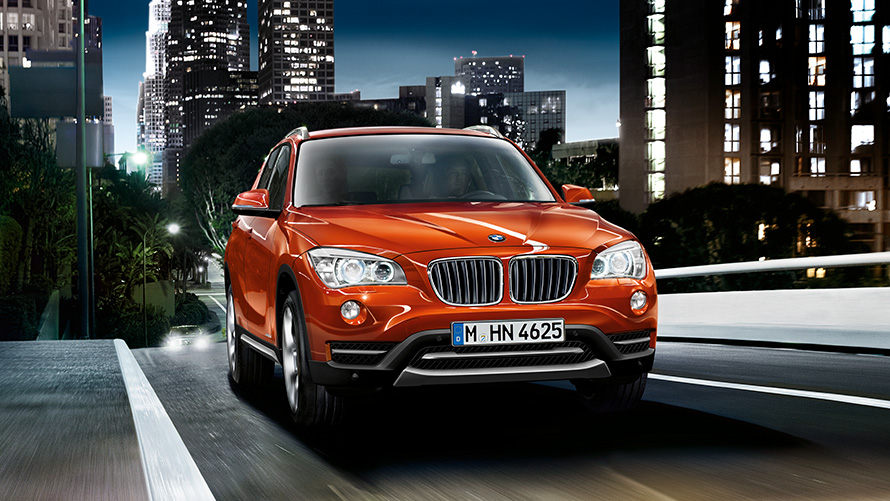 BMW X1 E84 pierwsza generacja przedni półprofil na ulicy Modele BMW X BMW X1 E84 pierwsza generacja przedni półprofil na ulicy