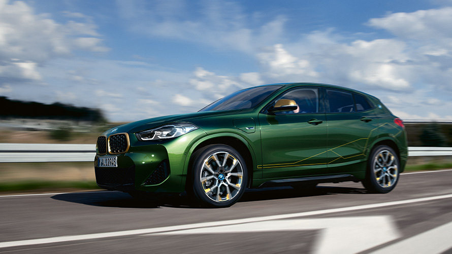 BMW X2 F39 pierwsza generacja przedni półprofil na ulicy Modele BMW X BMW X2 F39 pierwsza generacja przedni półprofil na ulicy