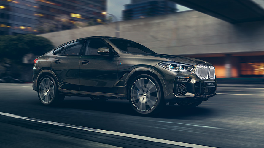 BMW X6 G06 trzecia generacja półprofil podczas postoju Modele BMW X BMW X6 G06 trzecia generacja półprofil podczas postoju