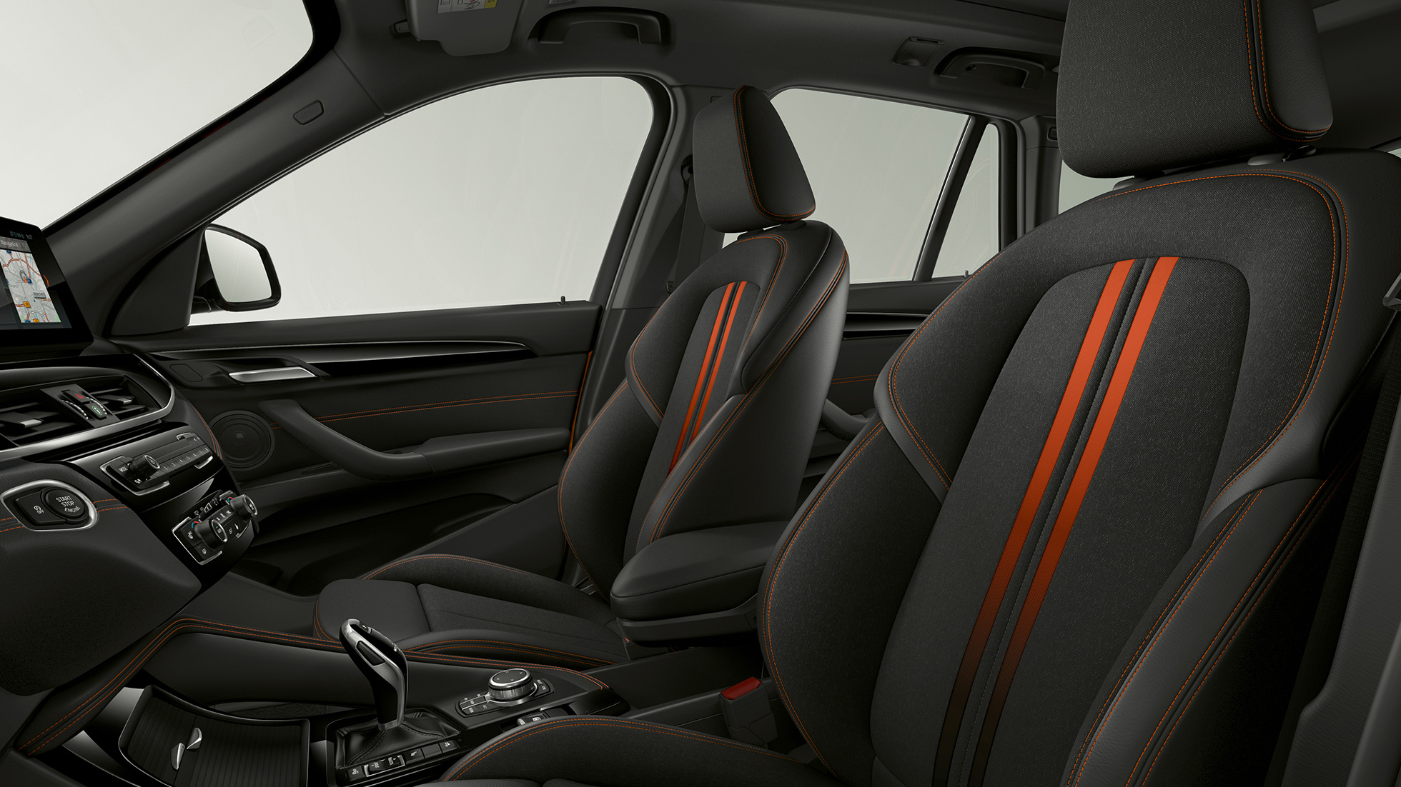 BMW X1, Model Sport Line, tapicerka. BMW X1, Model Sport Line, widok wnętrza skupiony na tapicerce.