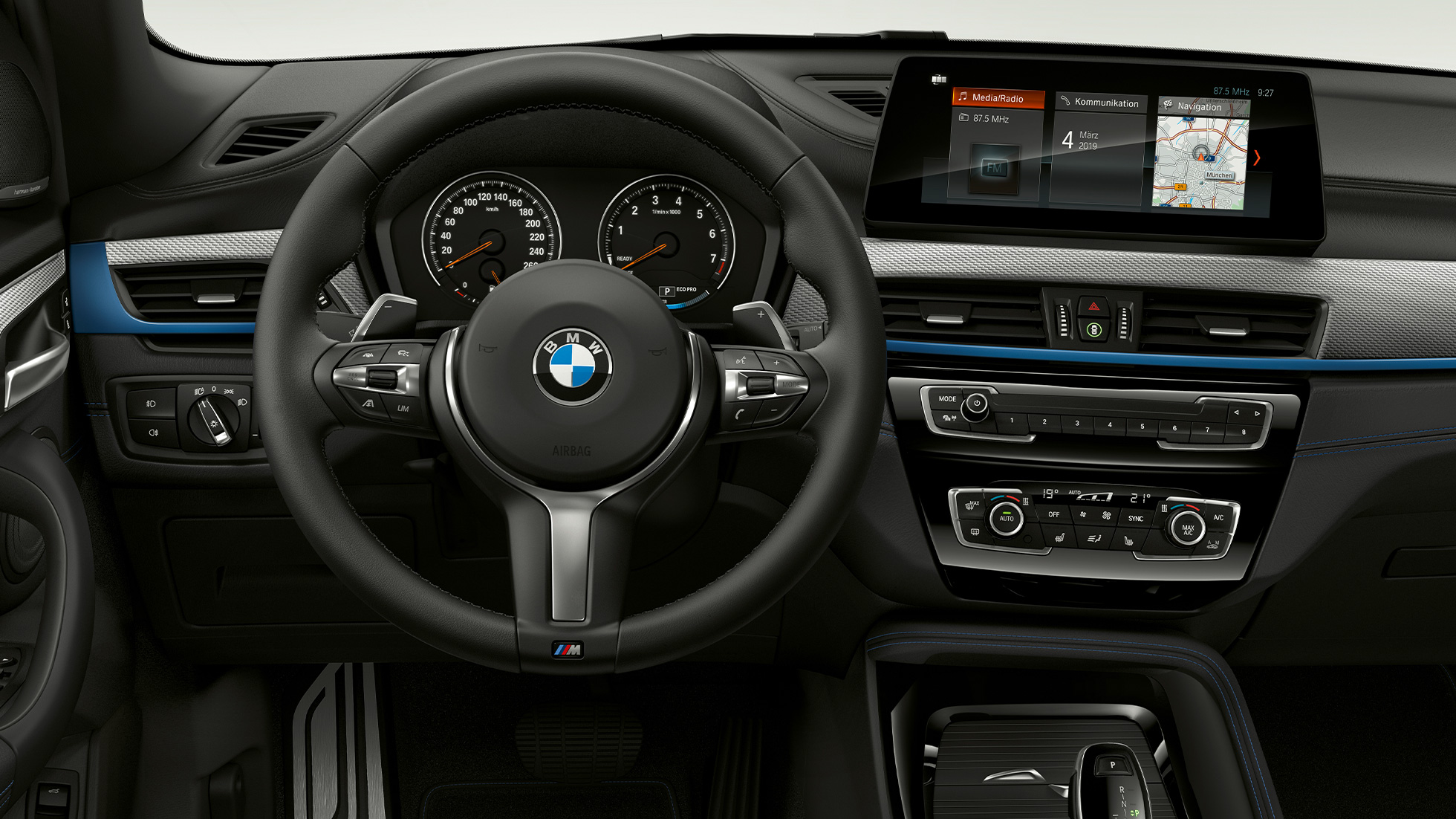 BMW X1, Model M Sport, wnętrze. BMW X1, Model M Sport, widok wnętrza skupiony na kokpicie.