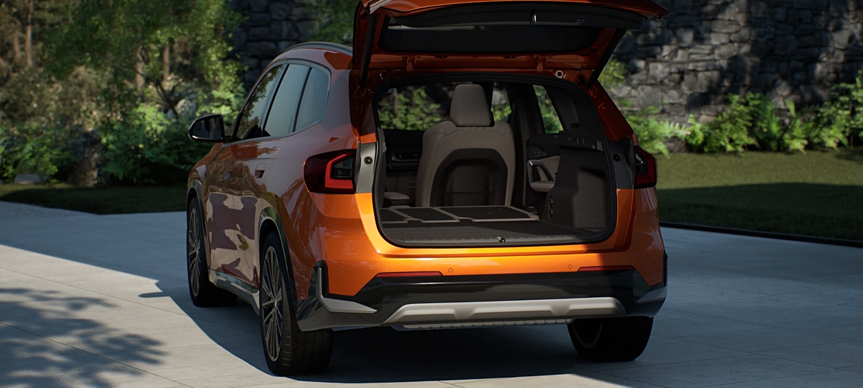BMW X1 xDrive23i U11 ICE xLine pomarańczowy Utah metalizowany pojemność bagażnika i hak holowniczy Pojemność bagażnika i hak holowniczy BMW X1 xDrive23i U11 ICE pomarańczowy Utah metalizowany 20-calowe obręcze kół BMW Individual ze stopów lekkich Multi Spoke 869 I