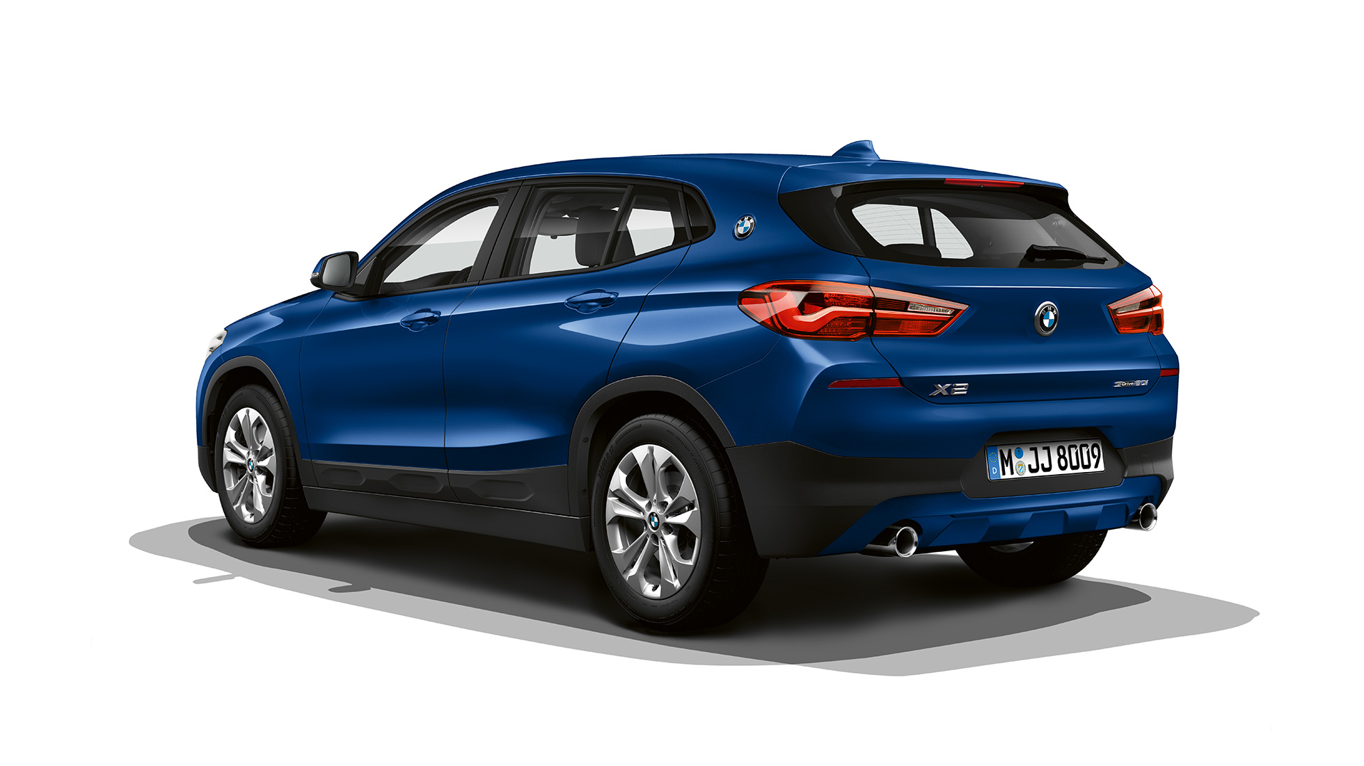 Tylny półprofil BMW X2 sDrive20i model Advantage BMW X2 sDrive20i Model Advantage 2018 F39 niebieski śródziemnomorski, metalizowany, tylny półprofil