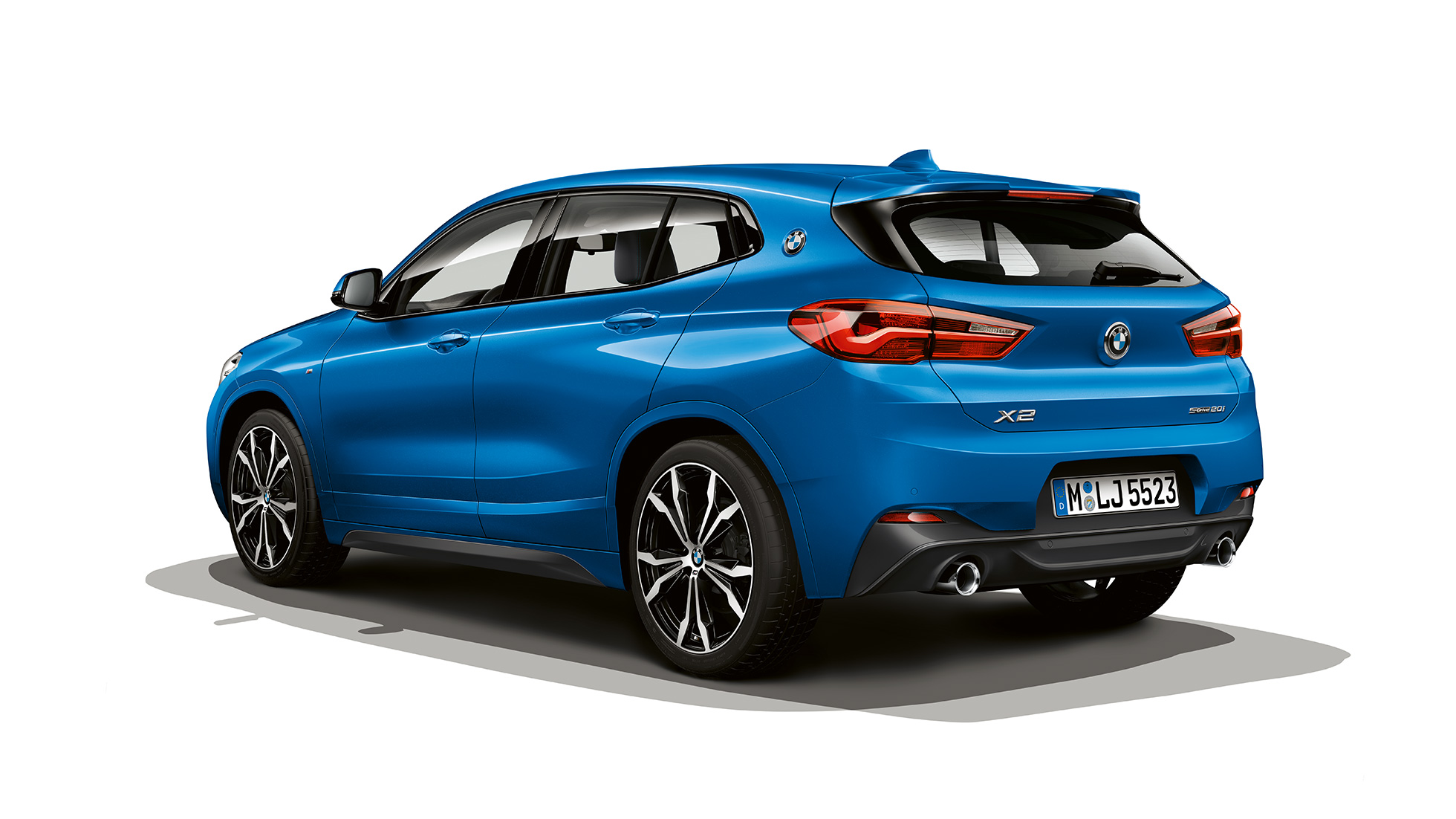 Boczny półprofil BMW X2 sDrive20i model M Sport BMW X2 sDrive20i model M Sport 2018 F39, niebieski Misano, metalizowany, boczny półprofil