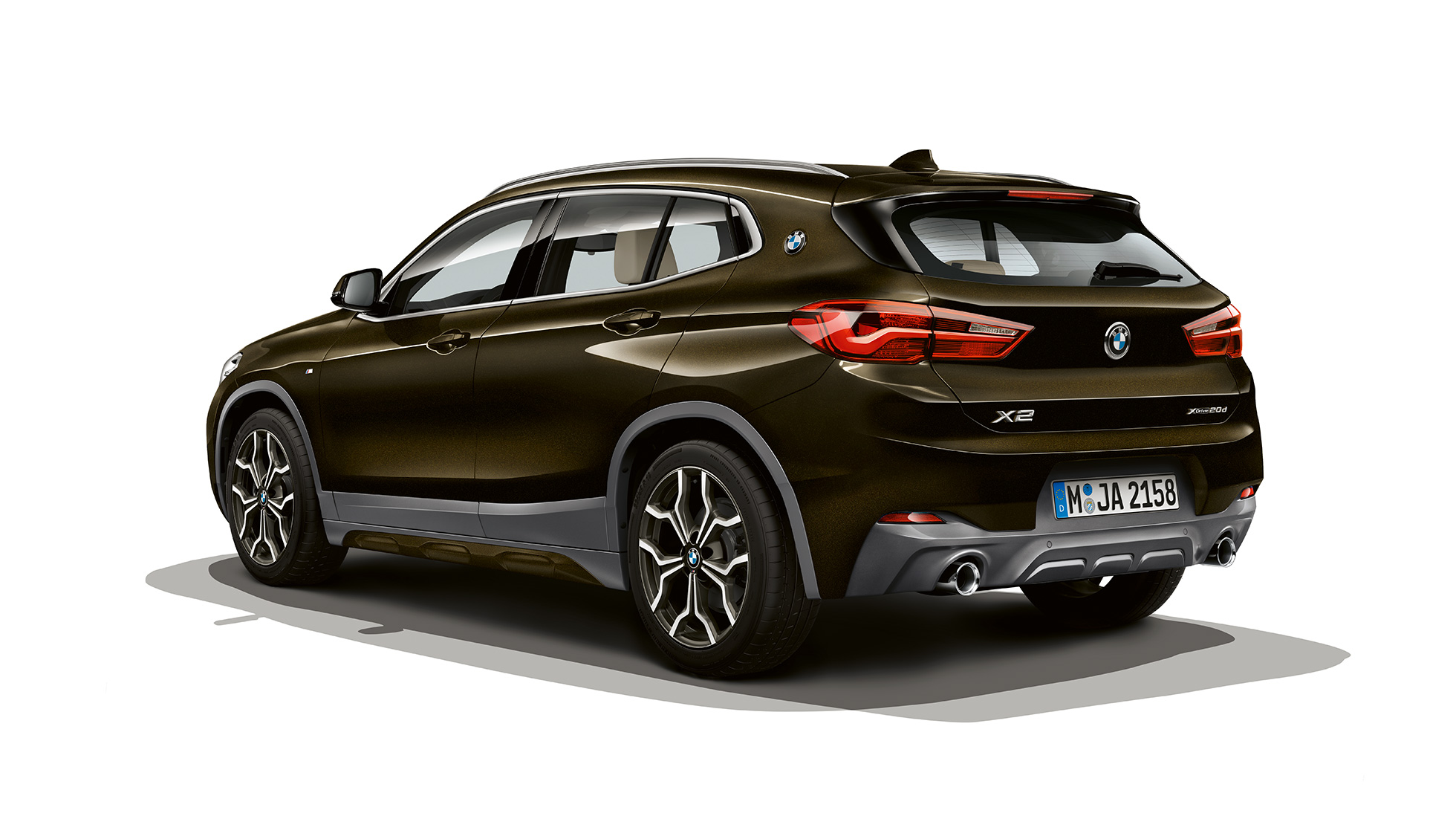 Przedni półprofil BMW X2 sDrive20i model M Sport X BMW X2 sDrive20i model M Sport X 2018 F39, połysk burzy z brylantowym połyskiem, przedni półprofil