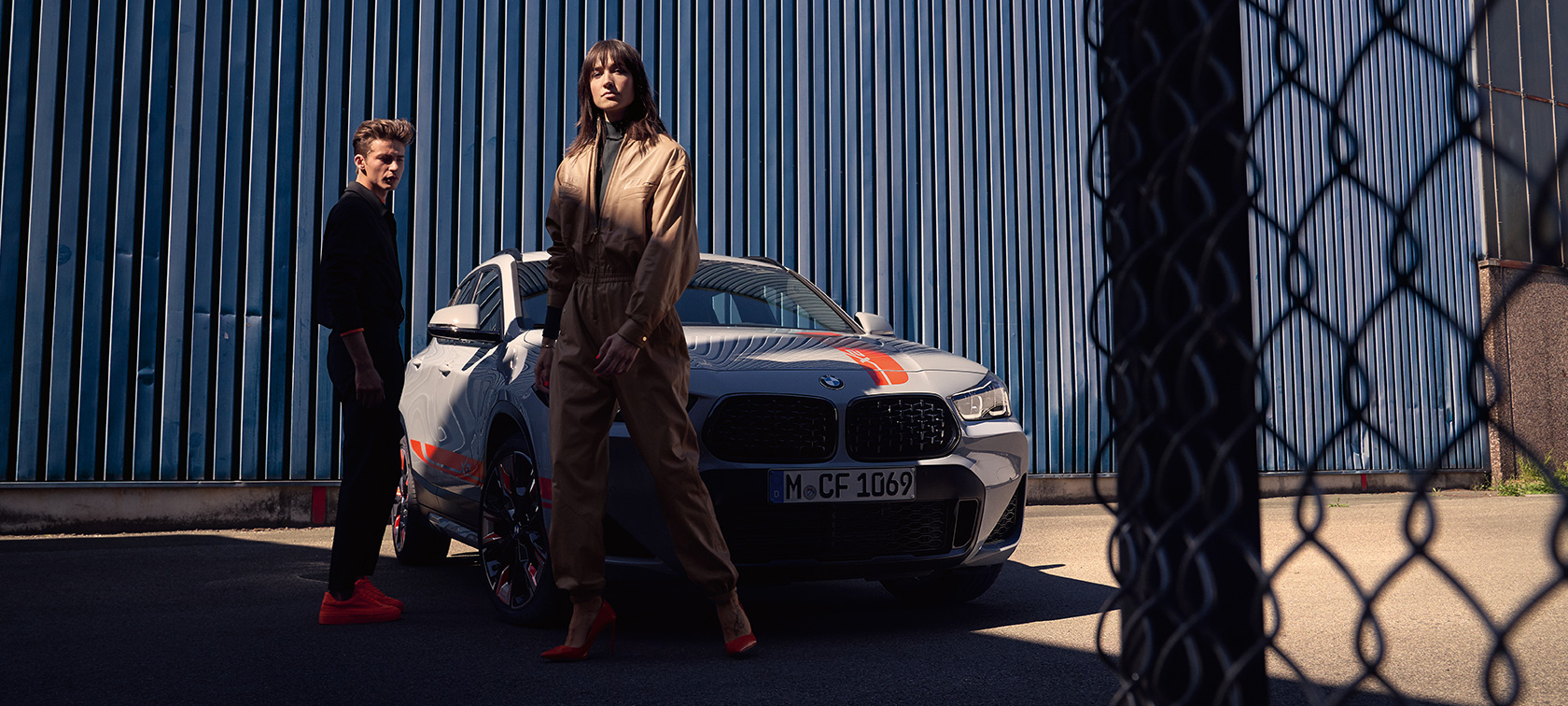 Widok z boku BMW X2 F39 Widok z boku BMW X2 2018 F39 galwaniczny złoty, metalizowany