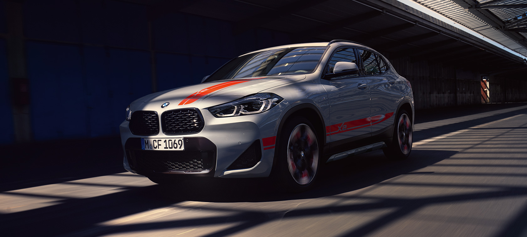 Widok z tyłu BMW X2 F39 Widok z tyłu BMW X2 2018 F39 galwaniczny złoty, metalizowany