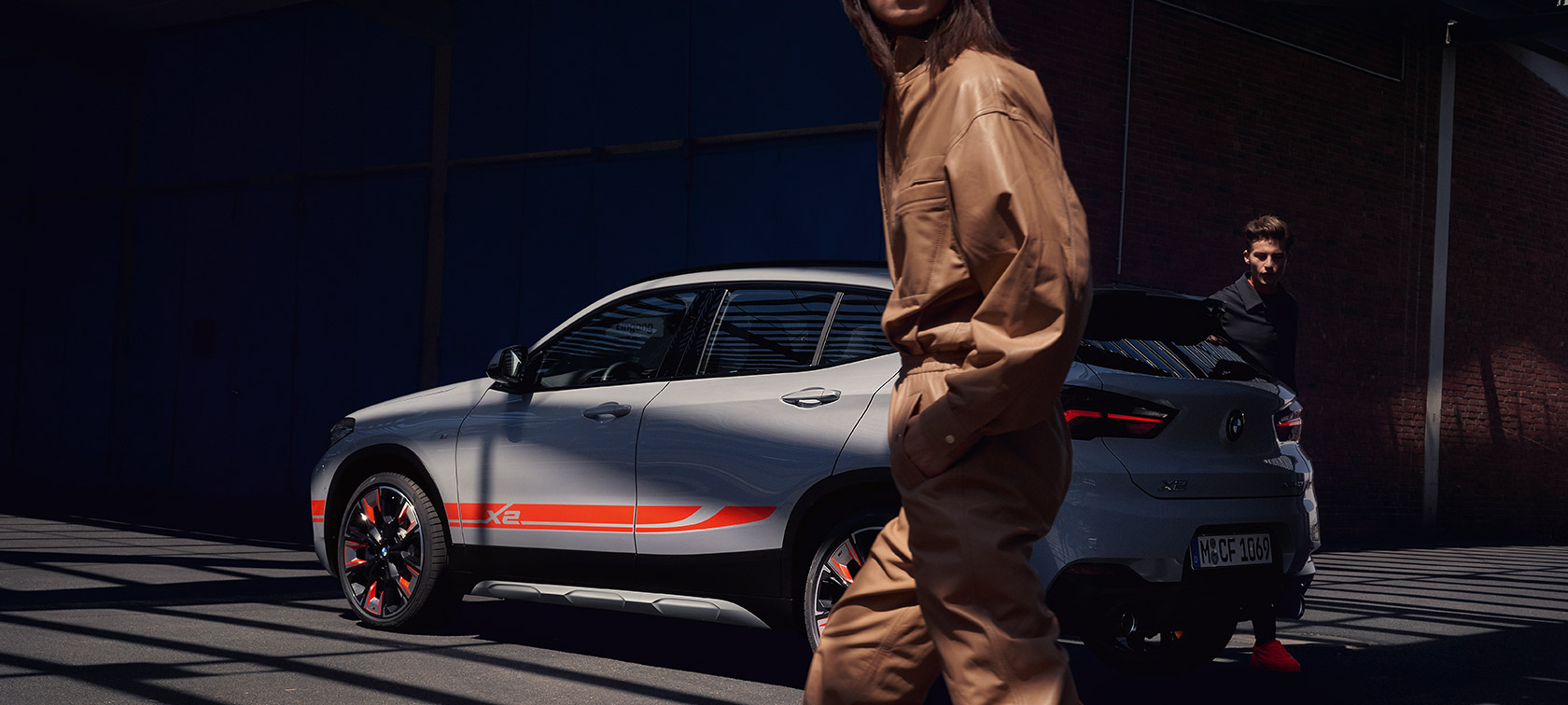 Widok z boku BMW X2 F39 BMW X2 F39 BMW X2 2018 F39 galwaniczny złoty, metalizowany, widok z boku