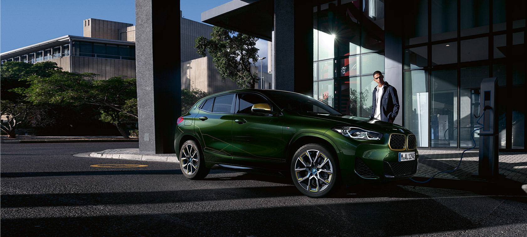 BMW X2 F39, zieleń San Remo metalizowany, półprofil z modelem BMW X2 F39, zieleń San Remo metalizowany, półprofil z modelem