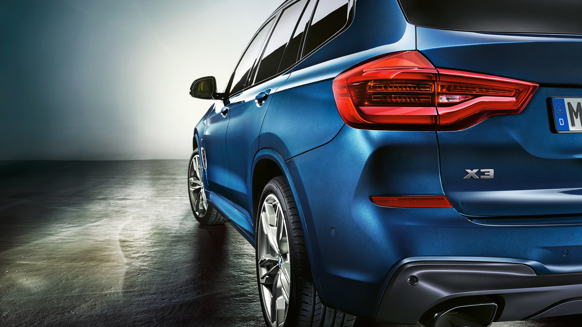 BMW X3 M40i, półprofil z tyłu, diodowe lampy tylne BMW X3 M40i, półprofil z tyłu, diodowe lampy tylne